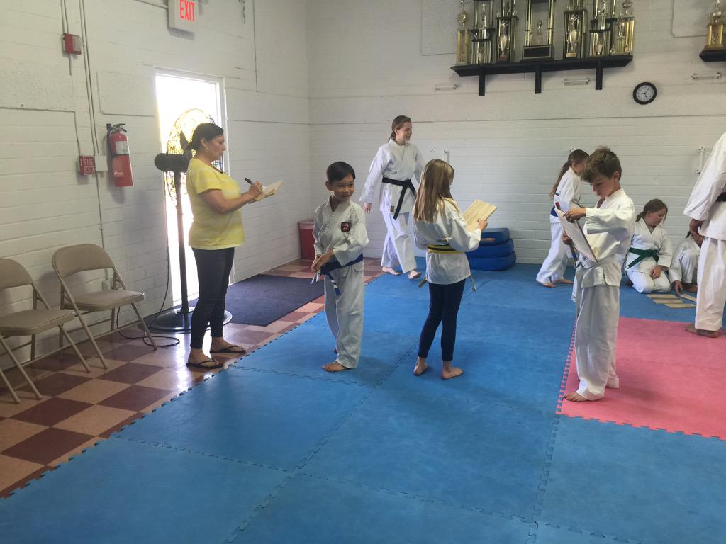 koshoshihan's tweet photo. Students in our kids class, practicing breaking boards http://t.co/XAHwB2ek4N