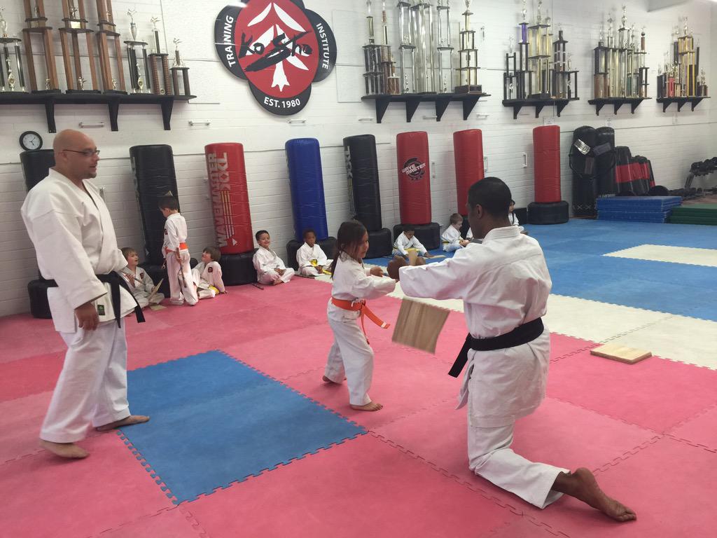 koshoshihan's tweet photo. Students in our kids class, practicing breaking boards http://t.co/XAHwB2ek4N