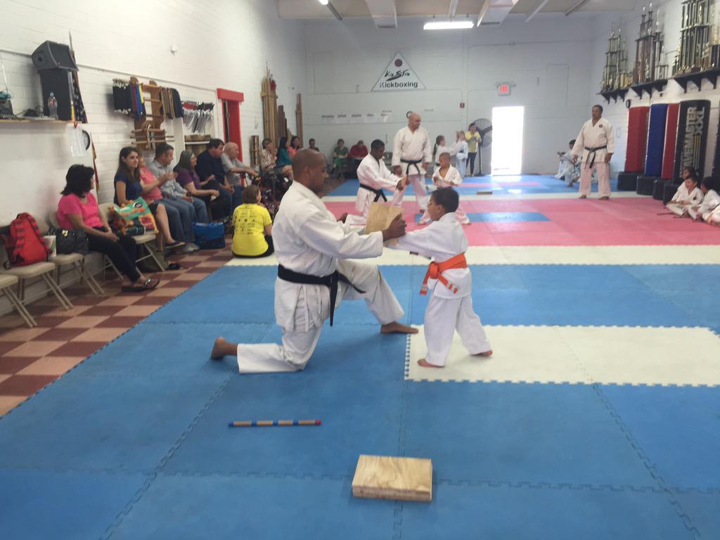 koshoshihan's tweet photo. Students in our kids class, practicing breaking boards http://t.co/XAHwB2ek4N