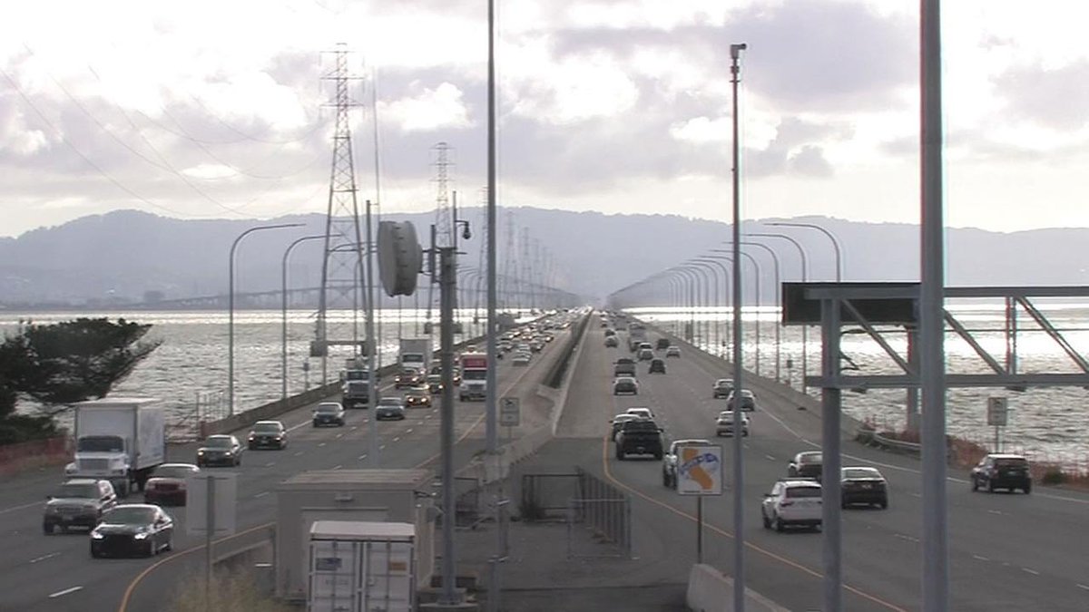 SFnewsnow's tweet photo. Caltrans to close San Mateo Bridge in May for repairs http://t.co/gK0I1fVBeV #sanfrancisco http://t.co/R5uSK9NbRm