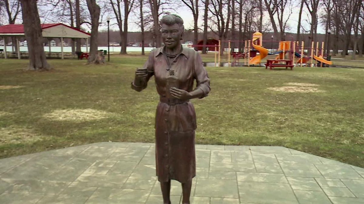 York New sculptor will fix New York village's "Scary Lucy" (Lucille