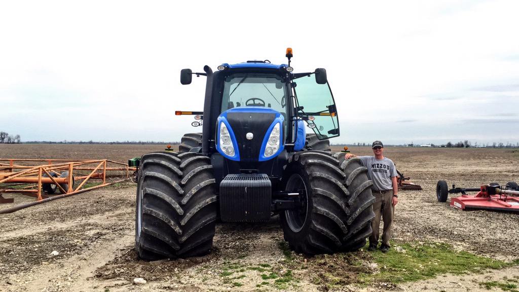 AutoCommandCVT's tweet image. This #AutoCommand #TractorTuesday is as wide as the day is long. .@NHAgriculture .@FarmKidLife .@Tractorquotes