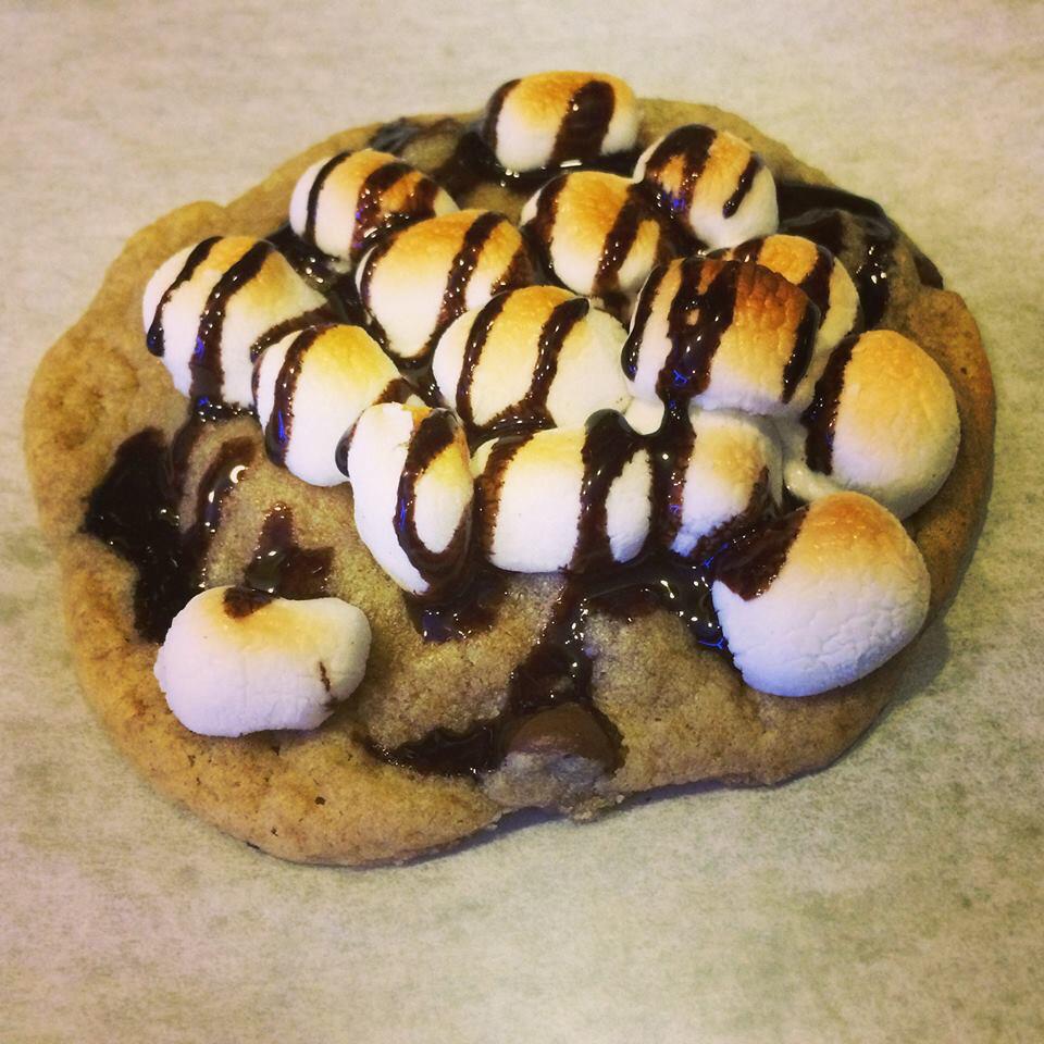 GetBakd's tweet photo. Toasted Tuesday's at Get Bakd! Get a free smores cookie with any order over $20 🔥 http://t.co/z1XgcupMbj