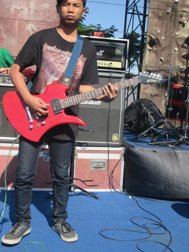 thefiremidnight's tweet photo. @Danigates8 #borneo indie riot http://t.co/Nt2cryo1oX