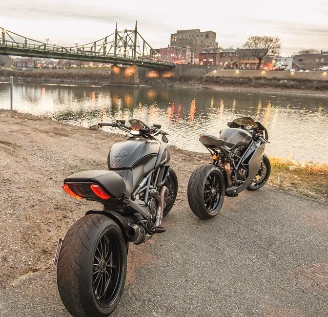 Motorcycleporn1's tweet photo. Tag someone you ride with #Ducati http://t.co/38hk61gF82