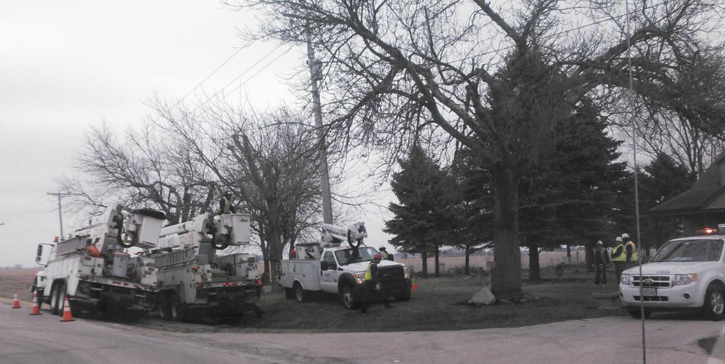 NorthBooneTech's tweet image. What a day! A power pole randomly broke causing most of our district power loss. Thankyou @ComEd for promptly fixing!