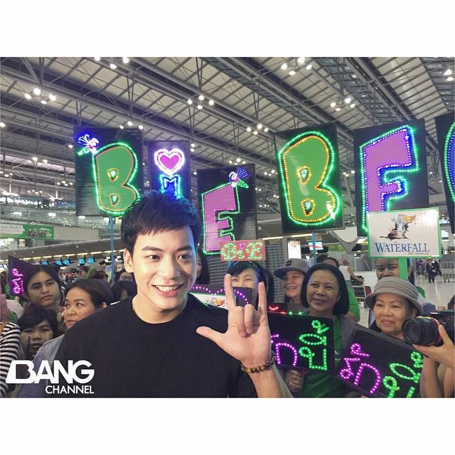 BFCBiefanclub's tweet photo. ig: bangchannel
เช้านี้หนุ่มบี้บินไปUSAแล้ว
เพื่อไปแสดง @WaterfallBway เป็นเวลา 3เดือน ติดตามได้ในแตกฟองไลฟ์ 20.15น. http://t.co/C82keneLC8
