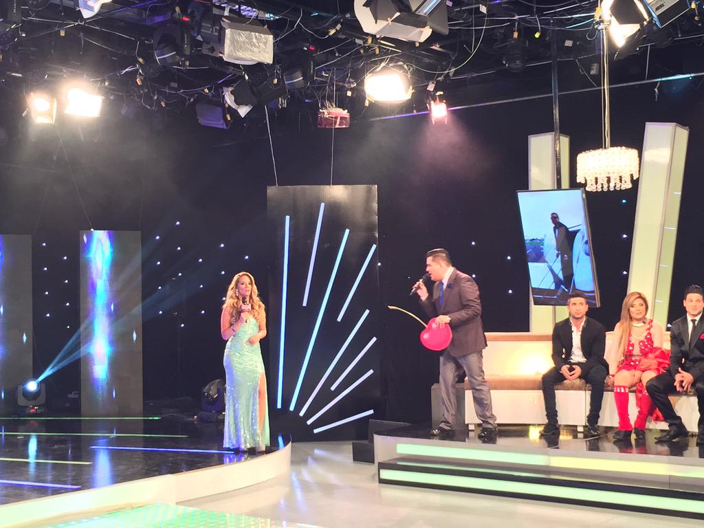 tcsoyelmejor's tweet photo. ¡Bomba! @MiguelCedenoC nos cuenta que hoy se viene el estreno de segmento 'Farándula VIP'. Comenta #YoPrefieroSerVIP http://t.co/8oFBV0vycg