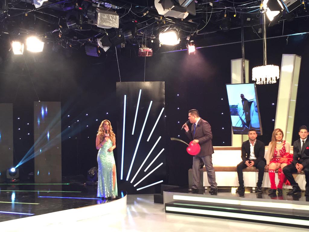 tcsoyelmejor's tweet photo. ¡Bomba! @MiguelCedenoC nos cuenta que hoy se viene el estreno de segmento 'Farándula VIP'. Comenta #YoPrefieroSerVIP http://t.co/8oFBV0vycg