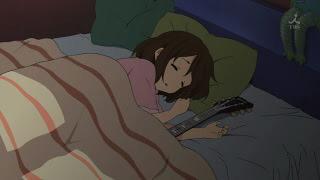 xChrisFl's tweet photo. *sleep with my guitar* #offlineforsleep #YuiSpam http://t.co/JU90I5Zl95