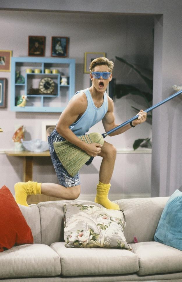 ItsGirllCode's tweet photo. me when im left home alone http://t.co/oXwxERkg5U
