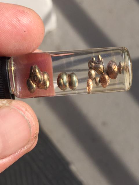 Prospector_RAD's tweet photo. Smelting is not easy, tried to make a brick. Ended up with some balls. http://t.co/P5WDb0MTlW
