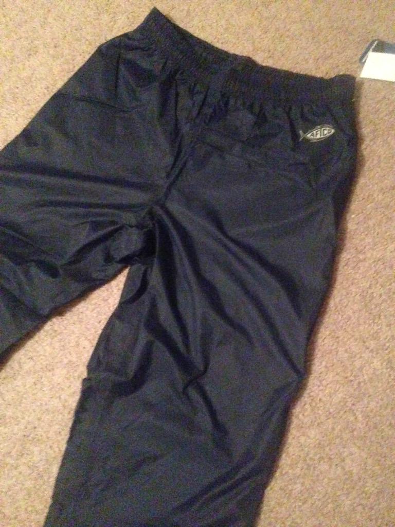 Cheswick61's tweet photo. Just got my new @AftcoFishing waterproof pants in today. Perfect timing before tournament time! #uarkguyharvey http://t.co/k3IfQbR3rY