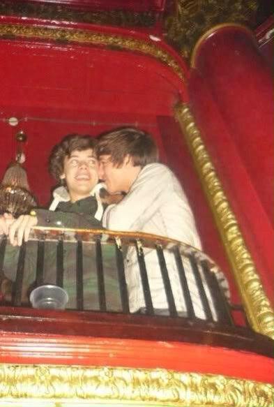 shitlouist's tweet photo. to chorando http://t.co/nmdh23CH4Y