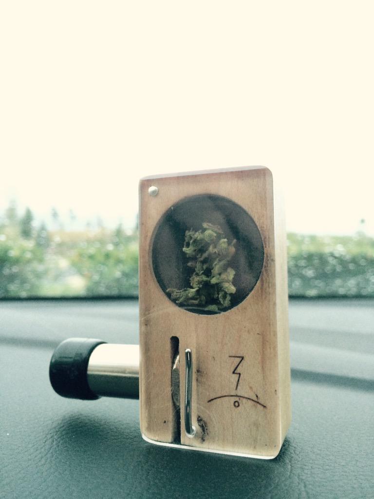 KingKorova's tweet photo. Living the dream with a little fire og #cannabis #weed #magicflightbox #vapelife http://t.co/BLiknPPhg5