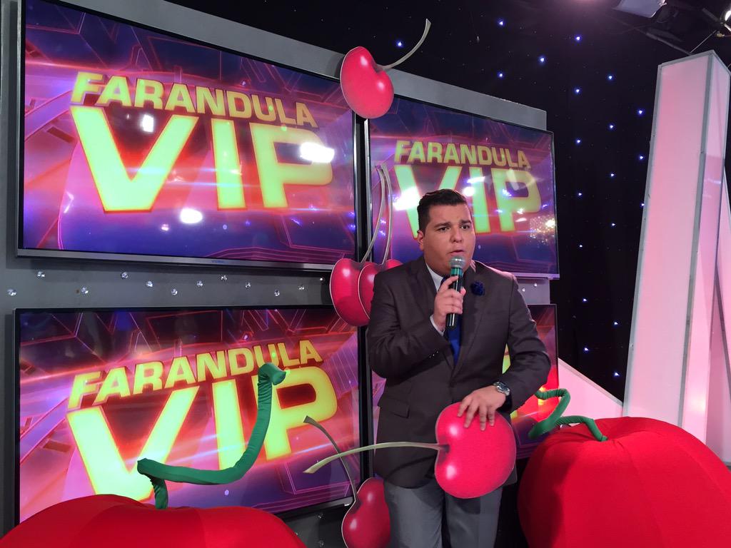 tcsoyelmejor's tweet photo. ¡De locos! @MiguelCedenoC nos trae el segmento #FarandulaVIP. ¿Qué está pasando entre @oana_oanita y @jonigonzalezOK? http://t.co/eIFvnS3hWP