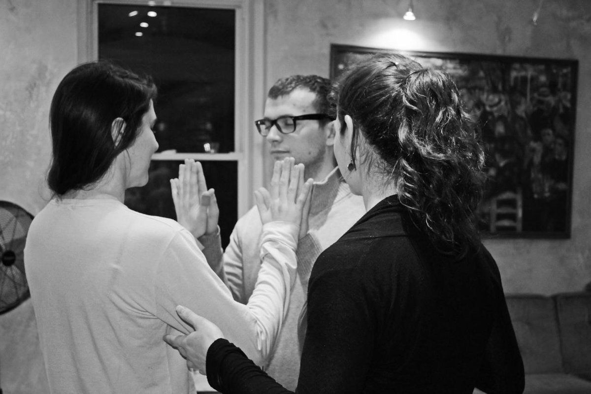 IntervTango's tweet photo. Toujours ce mercredi, Isabelle abordait la #communication et la #confiance en soi! Comment sont-elles liées? #iT http://t.co/GSV5H0EpIX