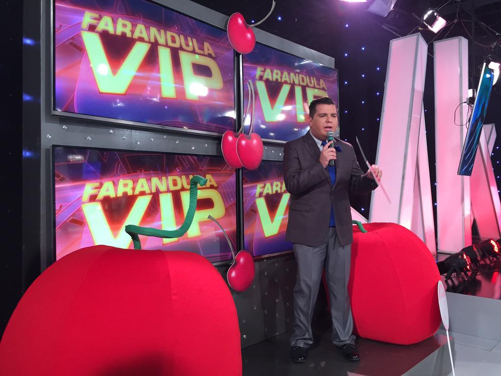tcsoyelmejor's tweet photo. ¡Da RT si crees que algo está pasando en #YoPrefieroSerVIP!

¿Será que se apagó la llama del amor? #LosKilatesDeTC http://t.co/JIhEmITdPo