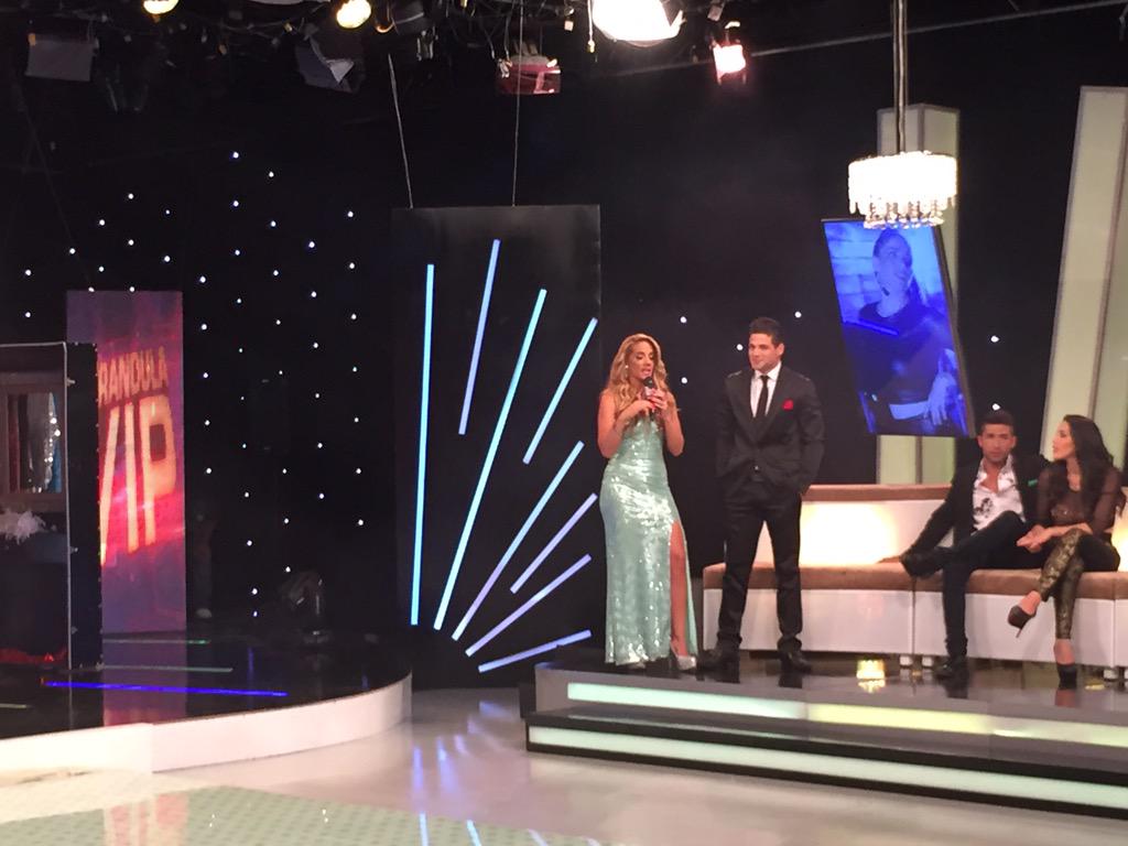 tcsoyelmejor's tweet photo. ¡Da RT si crees que algo está pasando en #YoPrefieroSerVIP!

¿Será que se apagó la llama del amor? #LosKilatesDeTC http://t.co/JIhEmITdPo