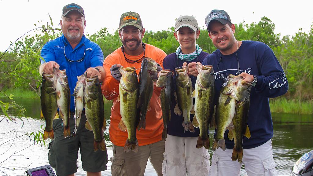 GuyHarveyMag's tweet photo. Bass fishing in SoFla! Can't wait to hit the water with these great friends.. @TAllenRods @fwaforg @Ozzy_Delgado1 http://t.co/6qqNqVm0oT