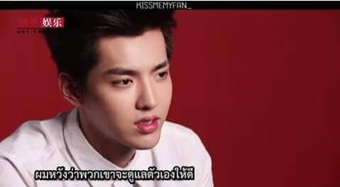 happywlk's tweet photo. ผช.คนนี้เค้าห่วงเมมเบอร์เสมอ
#คริสถึงลู่ #คริสถึงคริส ㅠ.ㅠ
#3yearwithEXO http://t.co/IY8O5LxaQG