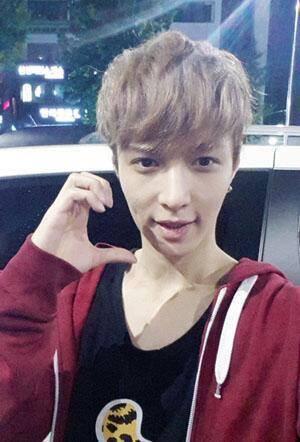 Only1YH's tweet photo. Tagged by @onielyou #3YearsWithEXO #3yearswithLAY #3주년축하해 #EXOLSelcaDay http://t.co/75CmLCpZoB