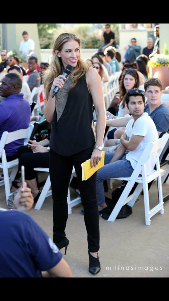 funfashfit's tweet photo. Emcee=me Thank you @mockingbirdsta for having me & @_larrygee_ #MockingbirdStyles #fashionshow #dallas #fashion #fun http://t.co/P5uHDrQcJ9