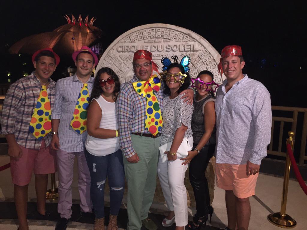 jazz3162's tweet photo. Clowning around at Cirque Du Soleil Mexico #joyamexico #famtimebesttime http://t.co/NCPpHrZ86k