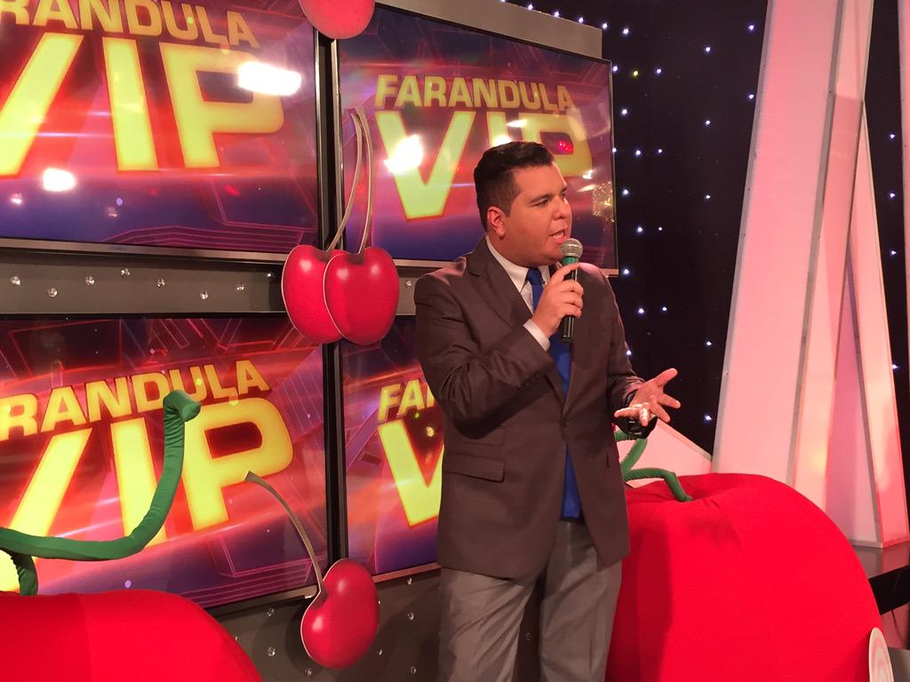tcsoyelmejor's tweet photo. ¿Qué? @noeliapompa se une a #FarandulaVIP y opina sobre @VitoMunozUgarte. ¡La Farándula está en #YoPrefieroSerVIP! http://t.co/BqnFo9CFKe