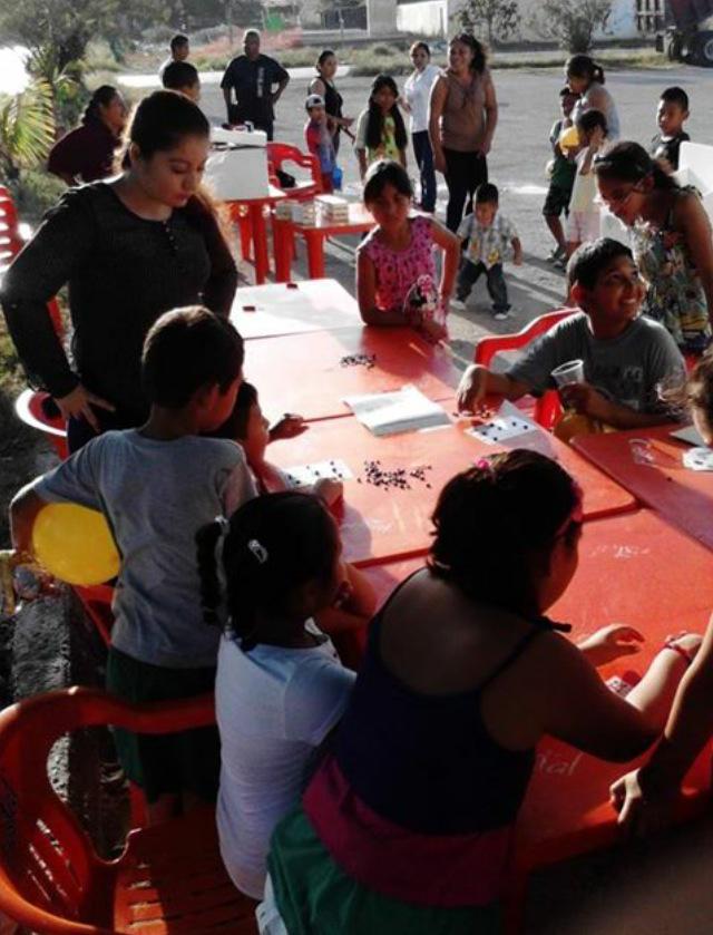MelyCastroC's tweet photo. Nuestro compromiso es firme con la niñez, futuros padres q formarán familias, con valores morales @hugoericflores http://t.co/3kpFQVTrpd