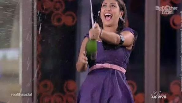 BBBAnalise's tweet photo. Amanda: saiu com 190 MIL.
Aline: um abacaxi. 

Sintam a diferença! 

#FinalBBB15 #BBB15 http://t.co/8ENk7McYcY