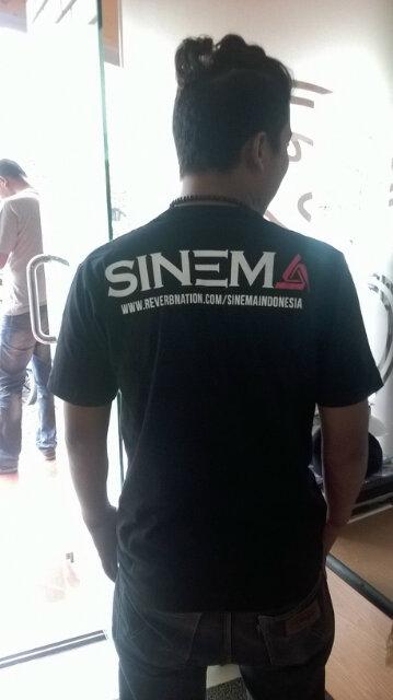 Sipp masbro sami2..makasih udah datang :) RT <a href="/yolanda_evrico/">P I O N</a>: Matur suwun nggih kaos'e mambengi mas <a href="/SINEMA_band/">SINEMA</a>