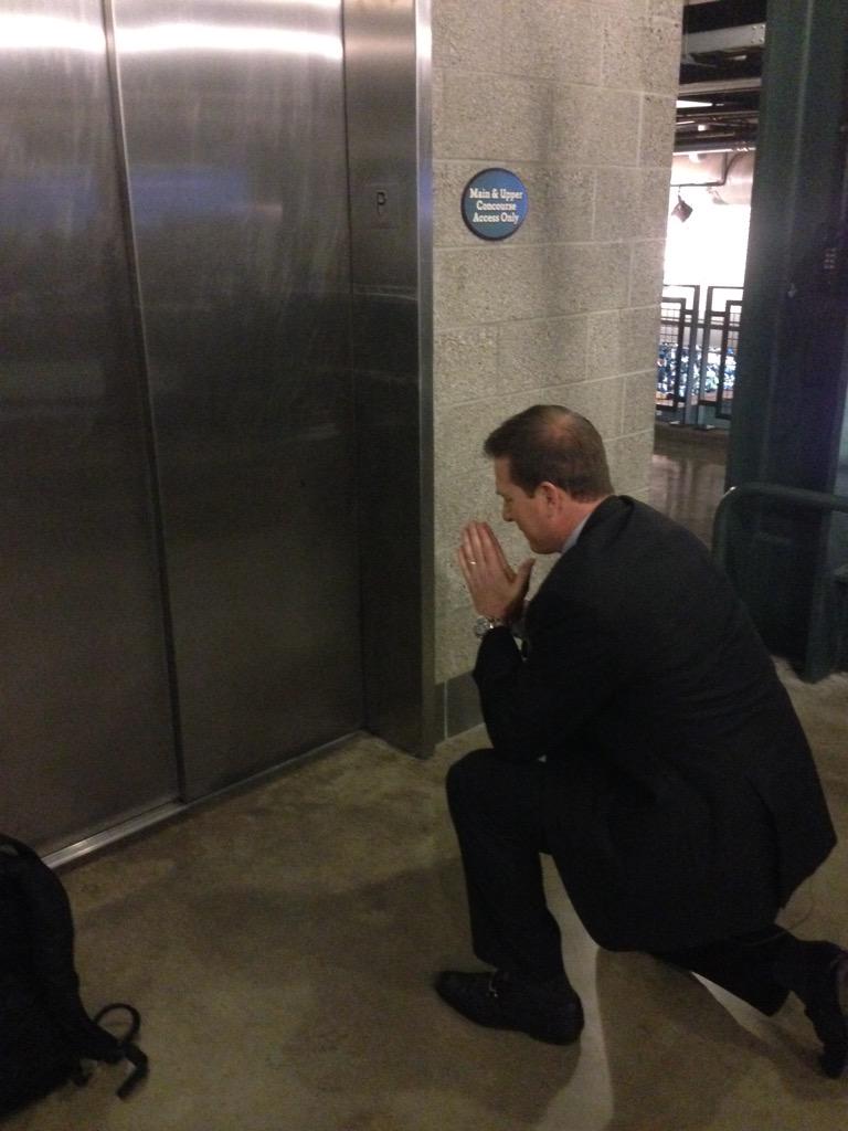 Patrick_ONeal's tweet photo. #ElevatorMagic I need you now more than ever. Please please please. #GKG http://t.co/bW77pzw94Z