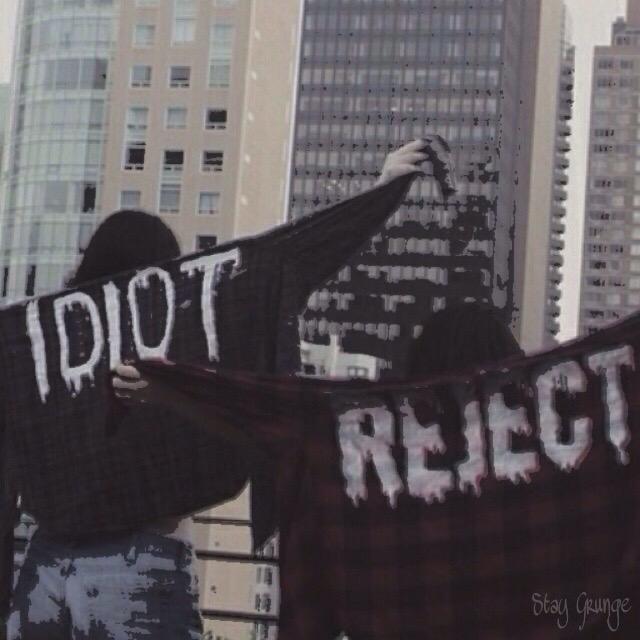 anitasapiens's tweet photo. Too many idiots in this world, and you're a three-in-one combo.. 👆😒 http://t.co/5WAYbXcBFX