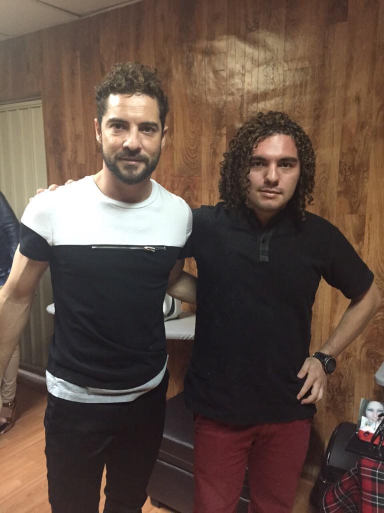dbfanclubchile's tweet photo. "@BisbalSTMexico: Nuestros chicos en el meet and greet con @davidbisbal #dbtexcoco http://t.co/ialQobq85R"