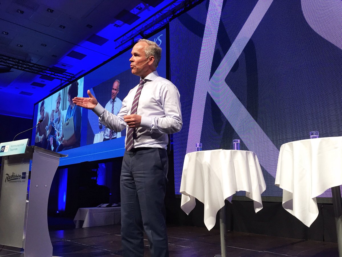 km_dep's tweet photo. Kommunereformen handler om å styrke tjenester og lokaldemokrati, sier @jantoresanner på #KPT2015 http://t.co/HKki8gnDYc