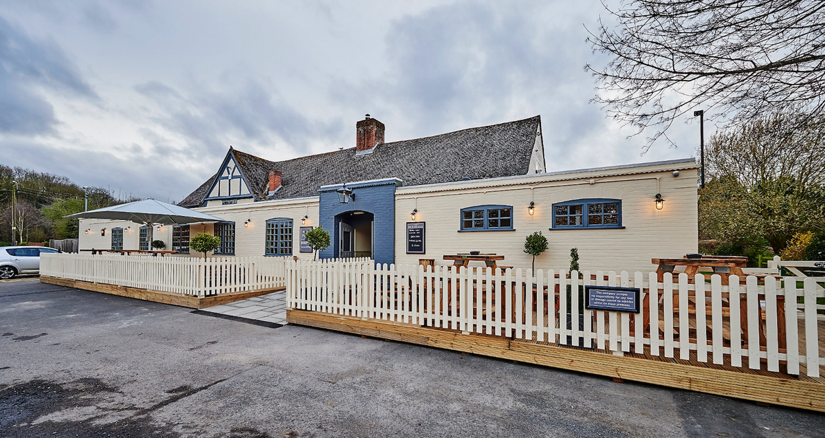 Our brand new @scoffquaffpub opened over the weekend, check out @theoldbeams - a fantastic refurb for #Stourport! http://t.co/KwI3Wcyuvm