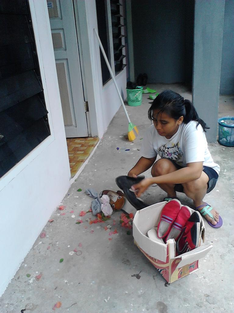 monaefrilia's tweet photo. Ini jadinya kalo teman2 ngeroyokin kosan,dan mereka pergi begitu saja :D #saveAdek http://t.co/0b0qdTuctq