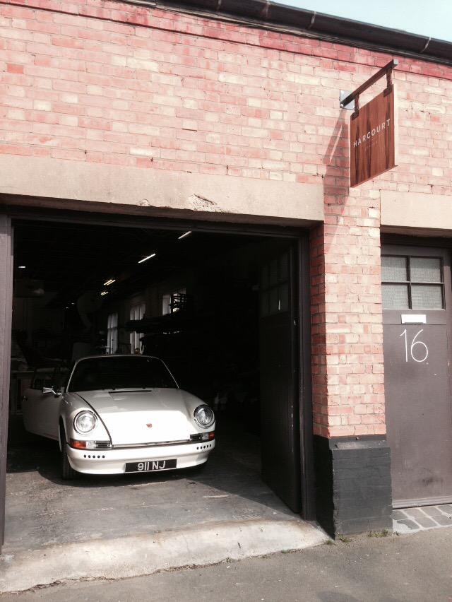hideinside's tweet image. #Porsche #workwithleather project 964 arrives for interior fit