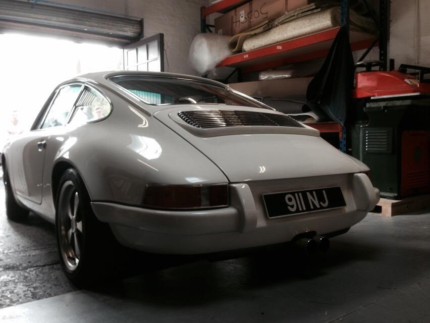 hideinside's tweet image. #Porsche #workwithleather project 964 arrives for interior fit