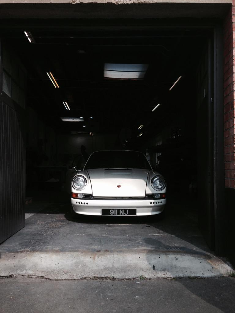 hideinside's tweet image. #Porsche #workwithleather project 964 arrives for interior fit