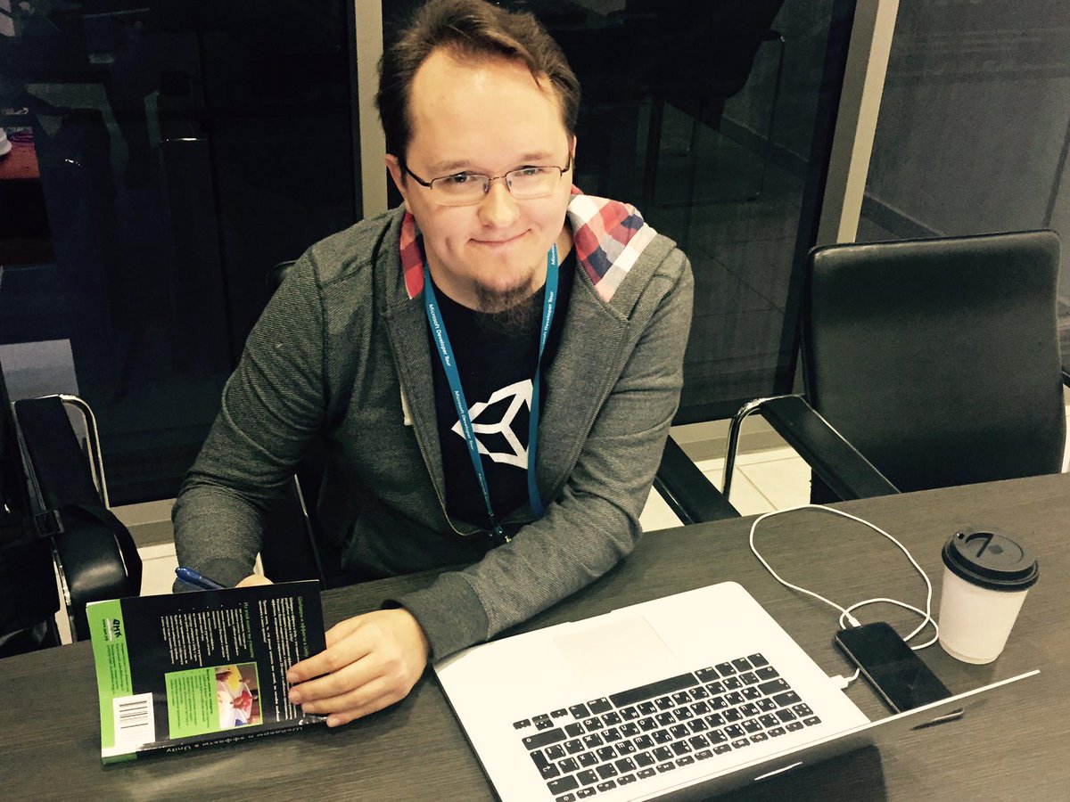 unity_ru's tweet photo. Самый активный слушатель доклада @valyard на #msdevtour в Казани получит книгу "Шейдеры и эффекты в Unity" #unity3d http://t.co/8ybD8xq73v