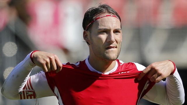 Ajaxshowtimecom's tweet photo. Gudelj: 'Ajax is een stap omhoog' : http://t.co/KBWVTzwXYM #ajaxshowtime #ajax http://t.co/Di5VrB4EqE