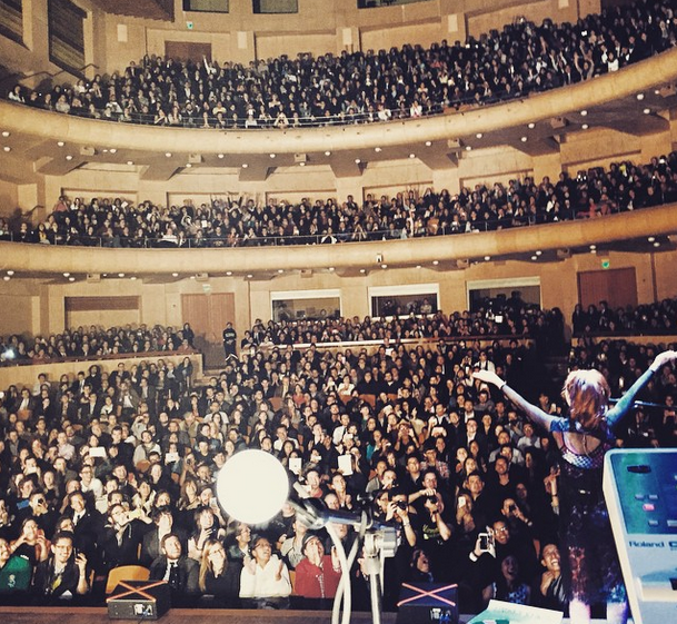 LindseyStirling tweet picture