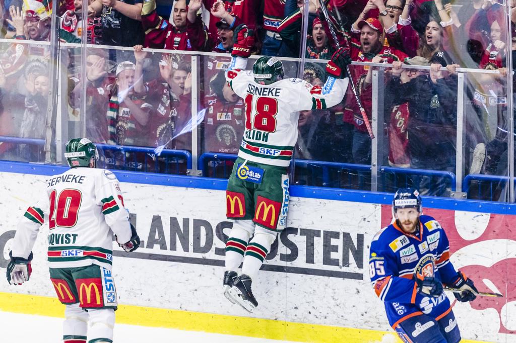 Ikväll hoppas vi får se detta i Växjö! Matchstart 18.30! #vägentillgötaplatsen #vigerossaldrig Foto/Bildbyrån