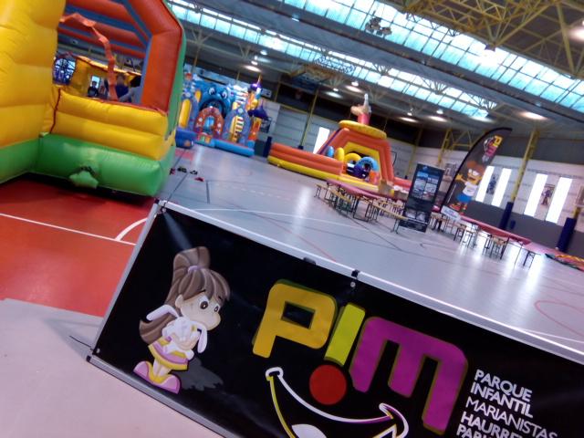 dxtmarias's tweet image. Y además...castillos hinchables, surf mecánico, taller de seguridad vial, láser tag, multiestadio... #PIM15