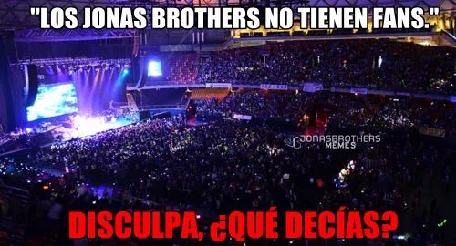 Isabelpadillajb's tweet photo. #PorCulpaDeLosJonas somos TT y me di cuenta que aun somos The bets Fans in the world #Jonastics http://t.co/71sGtTVuww