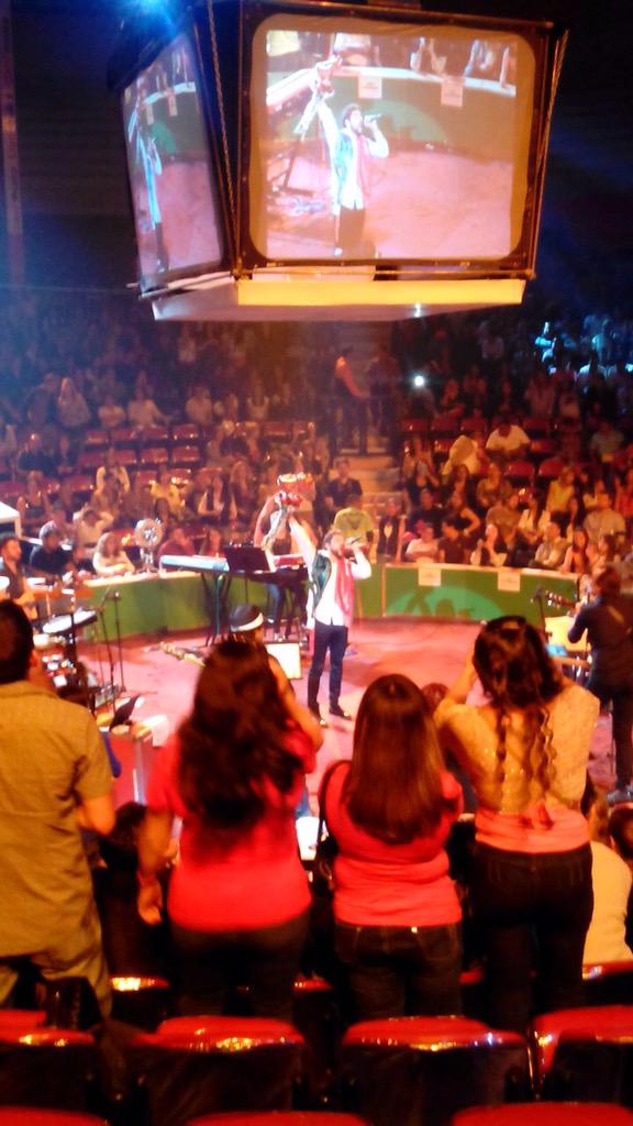 bisbalpanama's tweet photo. Woow #serenatahuasteca #dbtexcoco @davidbisbal con la bandera de México ❤️ http://t.co/nr4O5MPDsd