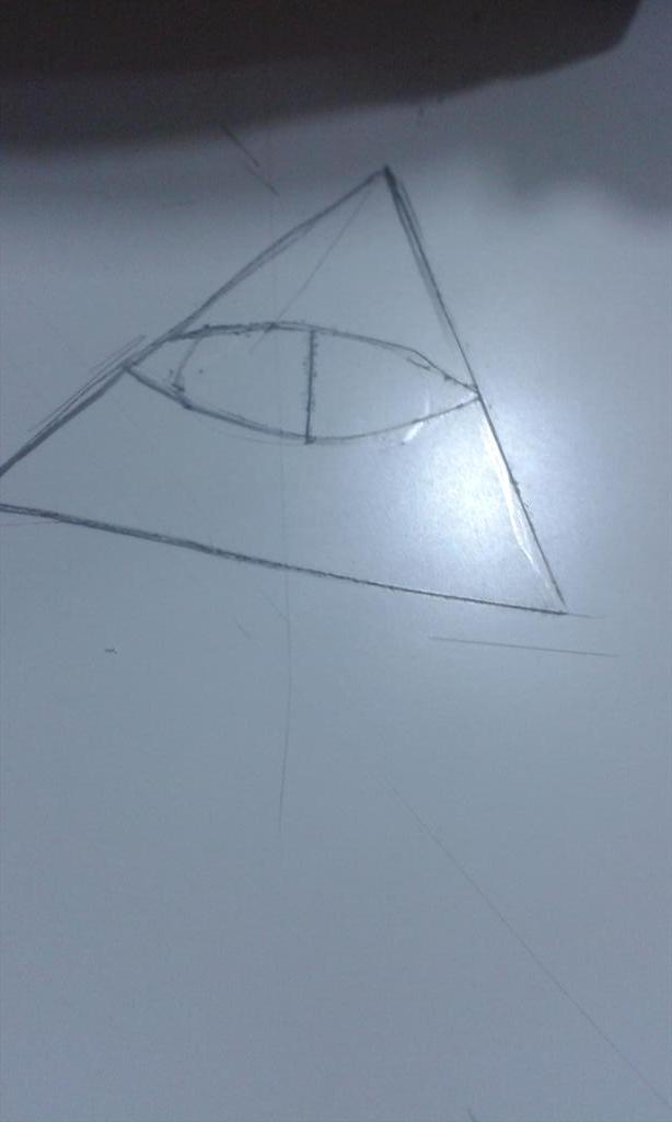 carmenrdiguez's tweet photo. El iluminati de @Carima_1D que artista es #cmc #cuter #tallando #bachartistico http://t.co/yKPEXq5Pxf