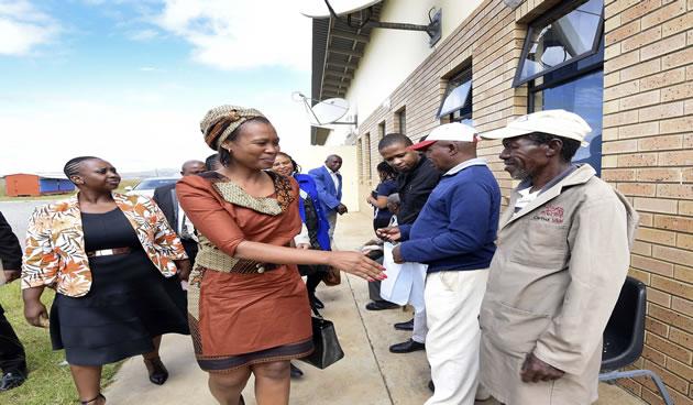 SAgovnews's tweet photo. Communications Deputy Minister Stella Ndabeni-Abrahams at KwaNophoyi Thusong Service Centre #Imbizo2015 http://t.co/32ZblSGXnQ